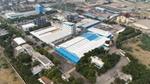 Luftaufnahme des Unilever-Werks in Gandhidham, Indien – ein großes Produktionsgelände mit weißen und blauen Fabrikgebäuden.