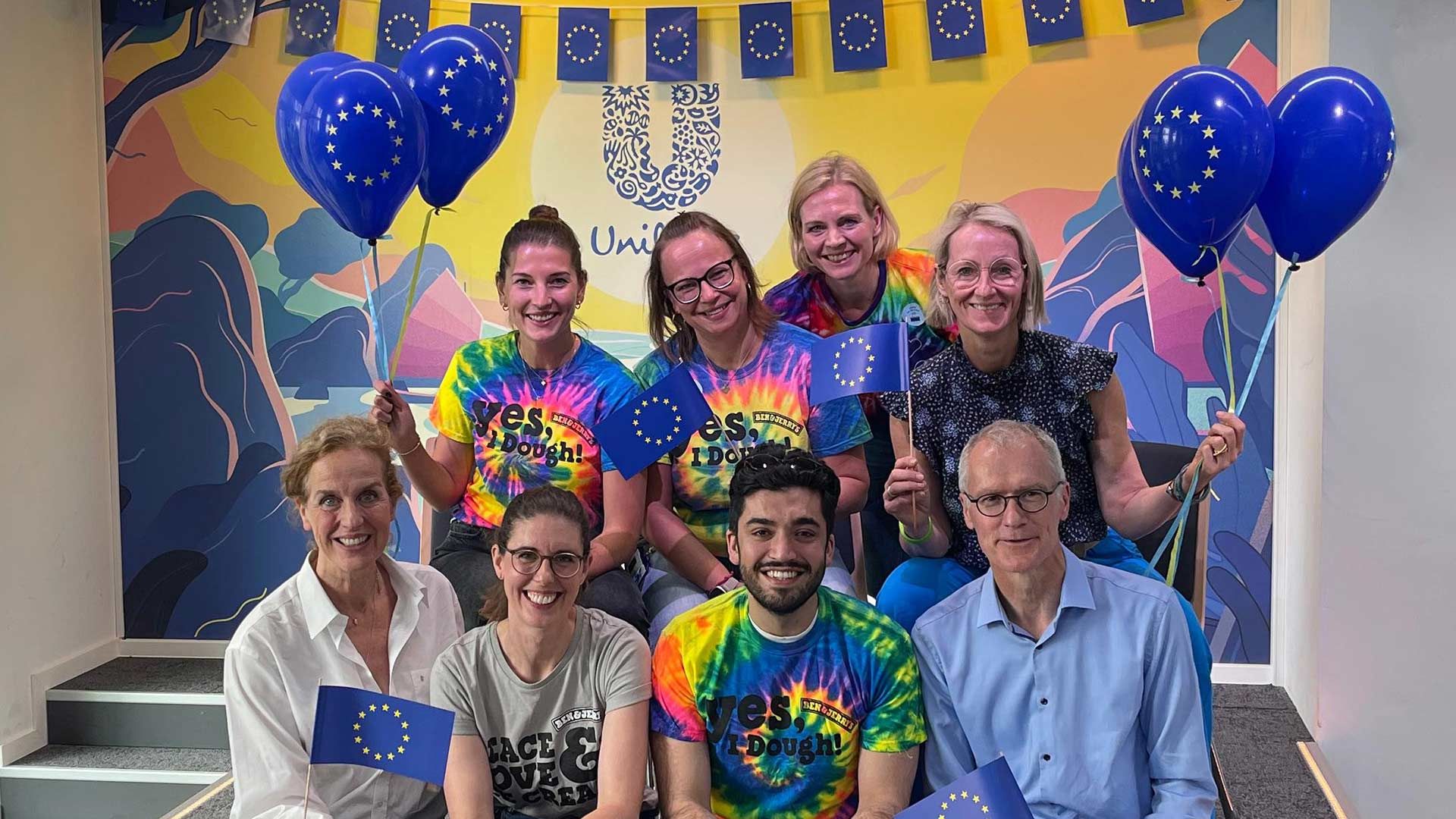 Gruppenbild des Unilever-Teams mit Milad Tabesch, Gründer der Initiative “Ruhrpott für Europa”.