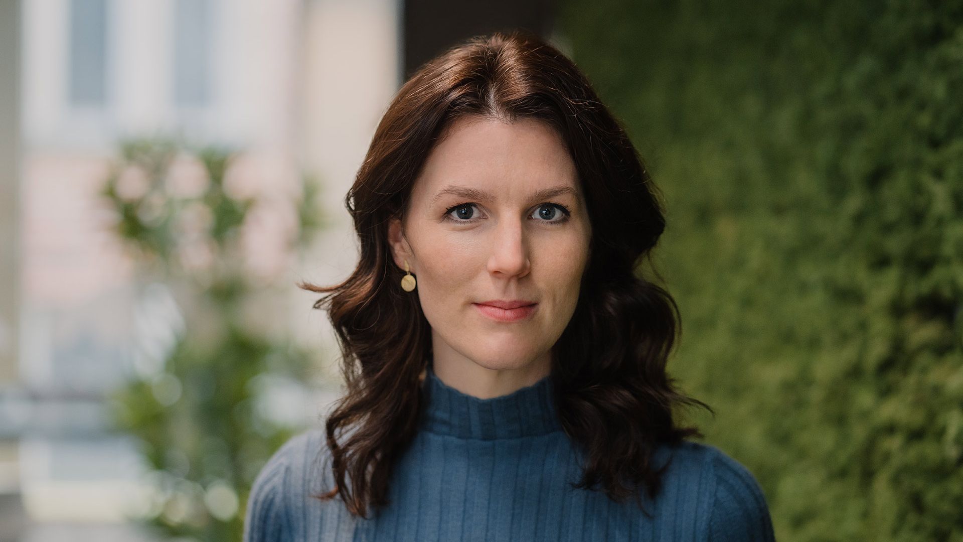 Portraitfoto von Carolin Weber, Leiterin Kommunikation Unilever Deutschland, Österreich, Schweiz.